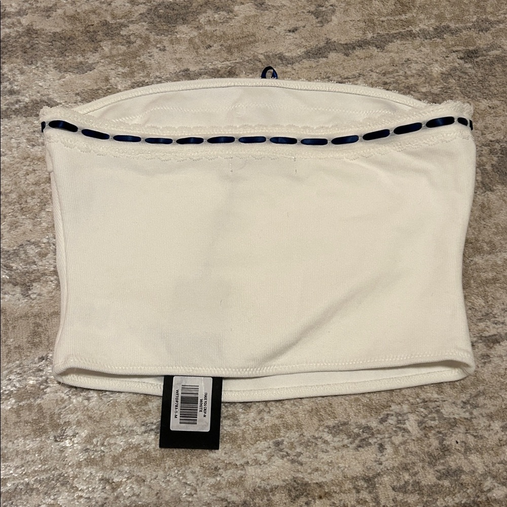 white fox erase you crop top - Picture 2 of 3